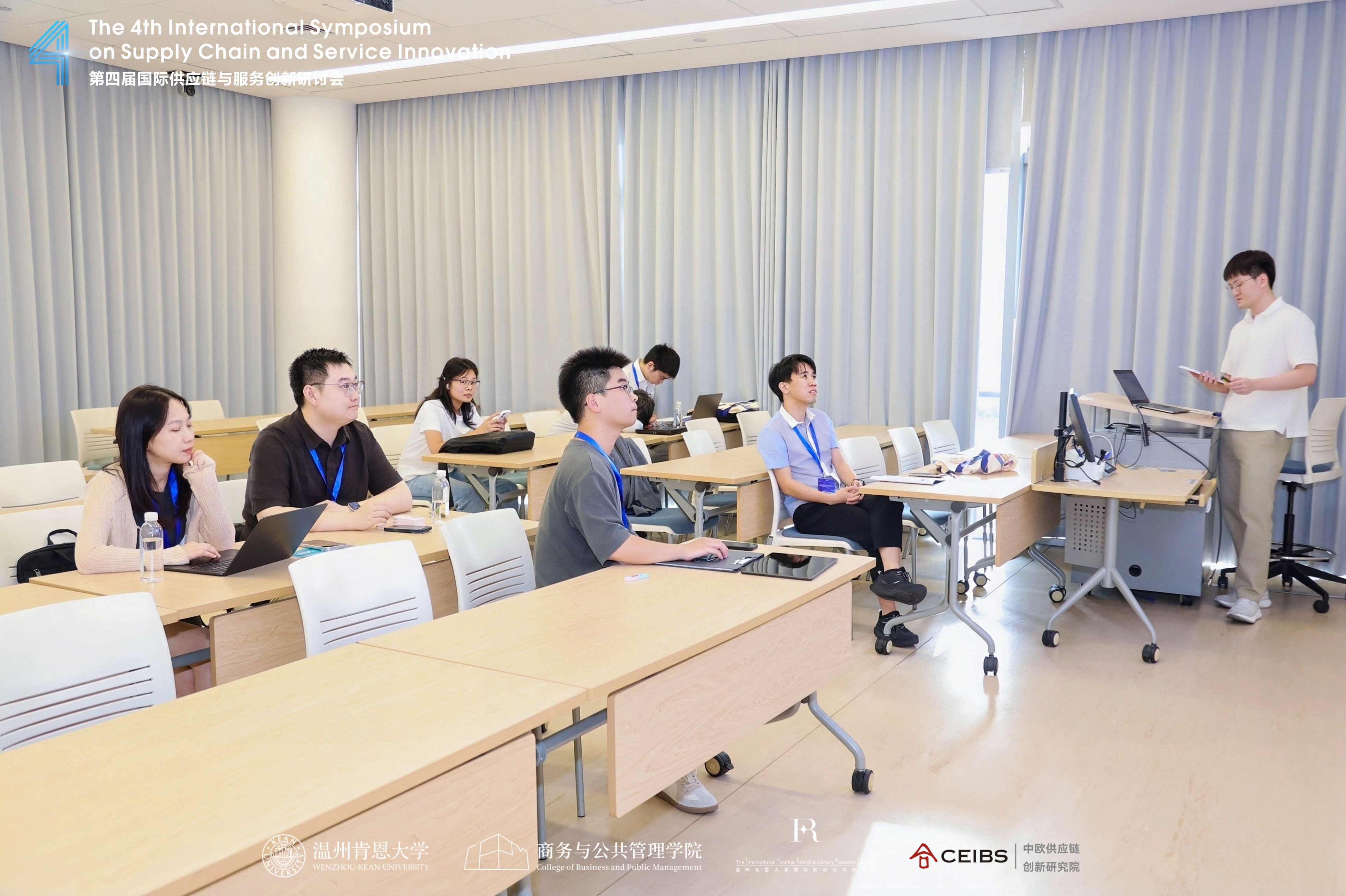 演讲照2